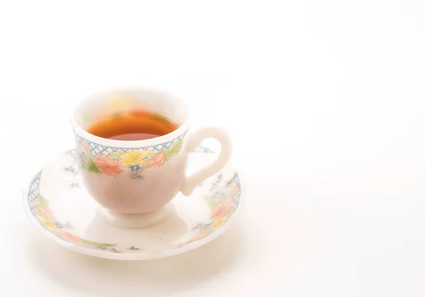 Tasse à thé sur fond blanc — Photo