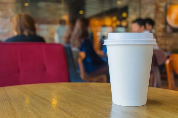 Taza de café blanco en la cafetería — Foto de Stock