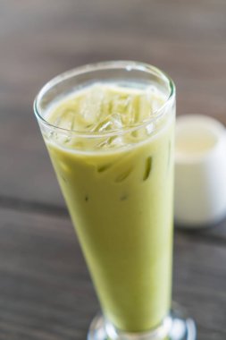 buzlu matcha latte 