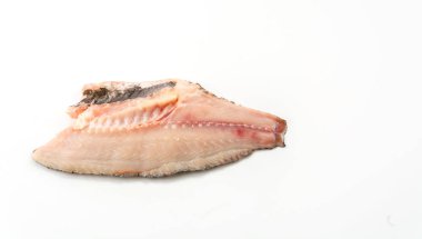 beyaz arkaplanda tilapia ham