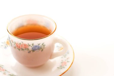 Beyaz arkaplanda çay fincanı