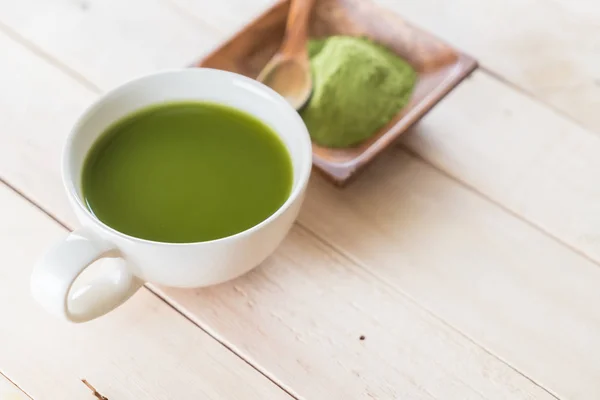 Matcha panas di latar belakang kayu — Stok Foto