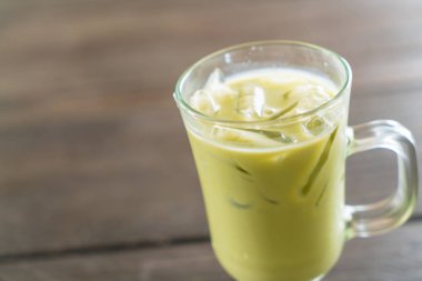 buzlu matcha latte 
