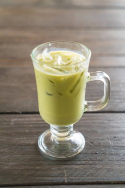 buzlu matcha latte 