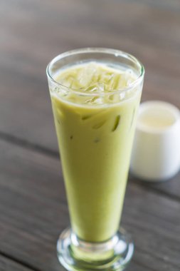 buzlu matcha latte 