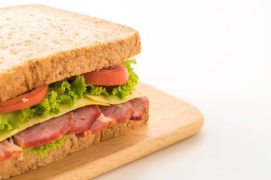 beyaz zemin üzerinde sandviç