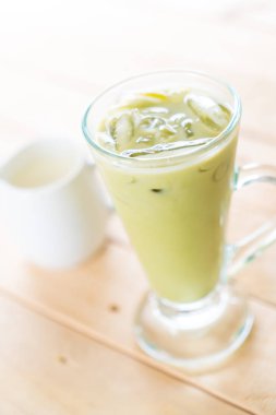 buzlu matcha latte