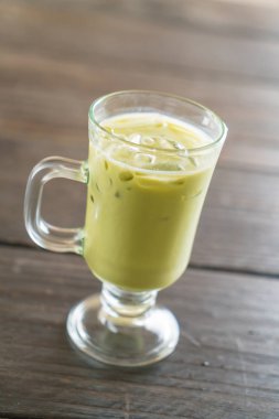 buzlu matcha latte 