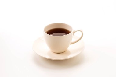 Beyaz arkaplanda çay fincanı