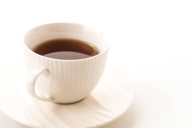Beyaz arkaplanda çay fincanı