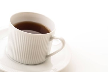 Beyaz arkaplanda çay fincanı