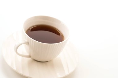 Beyaz arkaplanda çay fincanı
