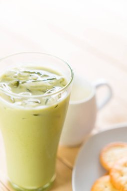 buzlu matcha latte