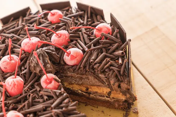 Çikolatalı dondurma kek 