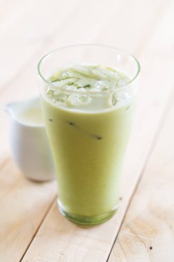 buzlu matcha latte
