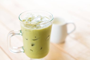 buzlu matcha latte