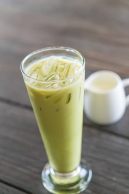 buzlu matcha latte 