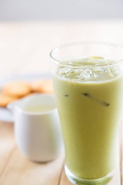 buzlu matcha latte