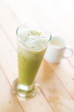 buzlu matcha latte