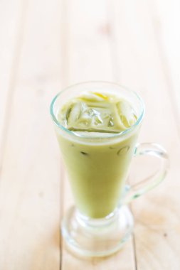 buzlu matcha latte