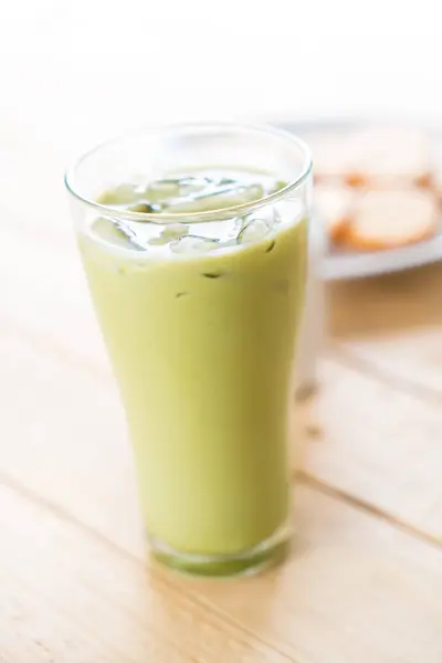 Iced matcha latte — Stock Photo, Image