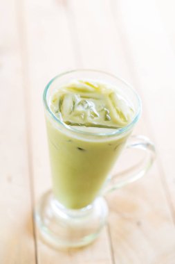 buzlu matcha latte