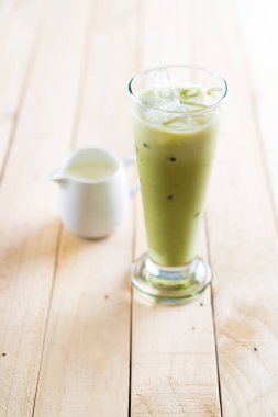 buzlu matcha latte