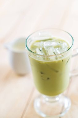 buzlu matcha latte