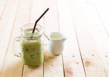buzlu matcha latte