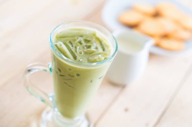 buzlu matcha latte