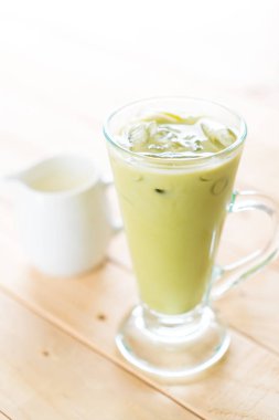 buzlu matcha latte