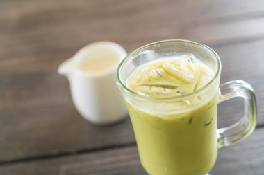 buzlu matcha latte 