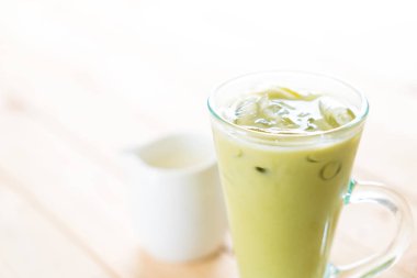 buzlu matcha latte