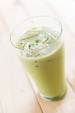 buzlu matcha latte