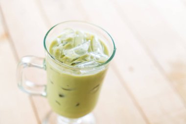 buzlu matcha latte