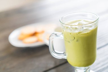 buzlu matcha latte 