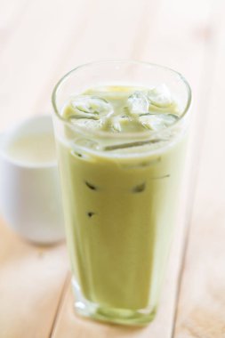 buzlu matcha latte