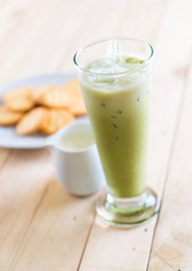 buzlu matcha latte