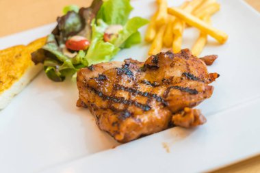 Izgara tavuk biftek