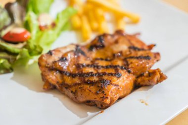 Izgara tavuk biftek