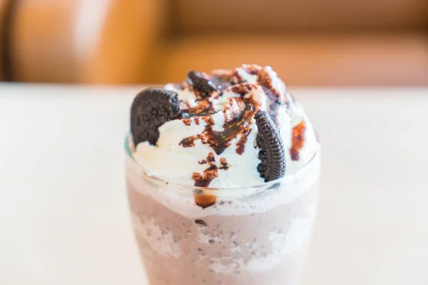 Chocolate con galletas y crema — Foto de Stock