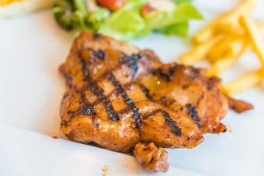 Izgara tavuk biftek