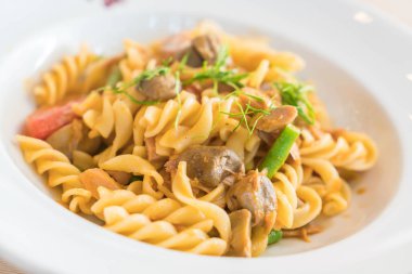 Baharatlı ton balıklı makarna