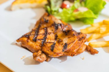 Izgara tavuk biftek