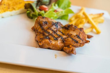Izgara tavuk biftek