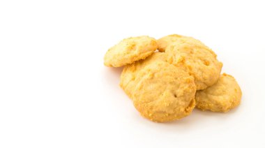 Beyaz arkaplanda tereyağlı kurabiye