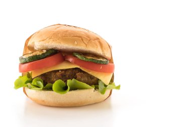 Beyaz arka planda sığır burger.