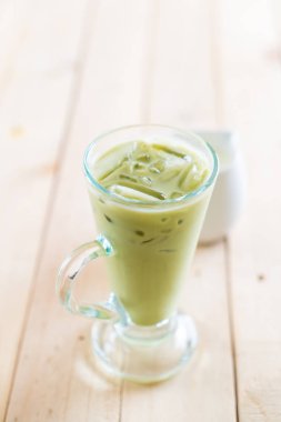 buzlu matcha latte
