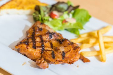 Izgara tavuk biftek