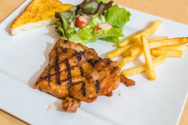Izgara tavuk biftek